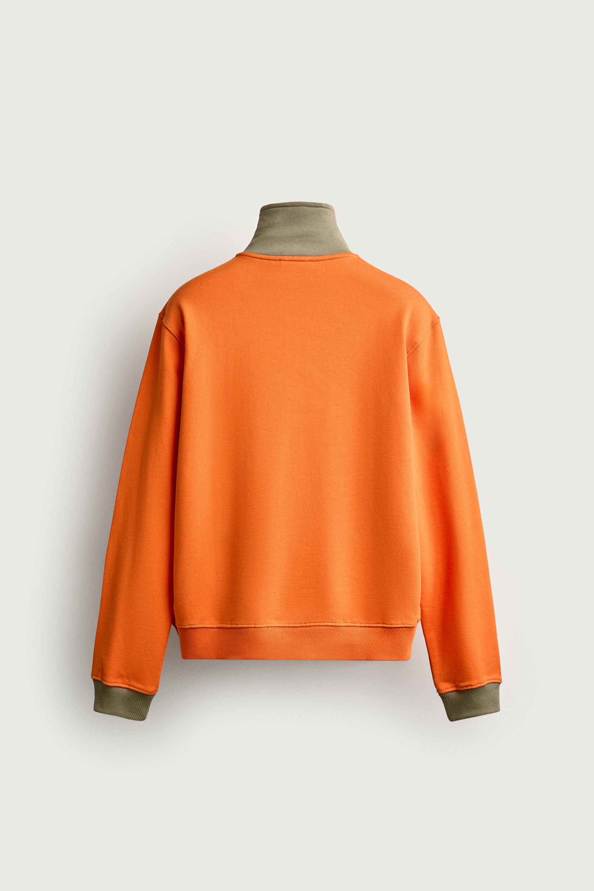 CONTRAST TEXT QUARTER-ZIP SWEATSHIRT